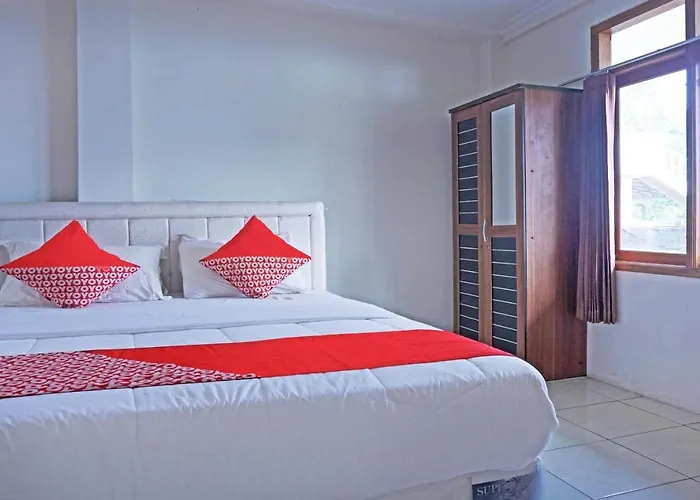 Oyo 92966 Villa Bukit Awan Puncak